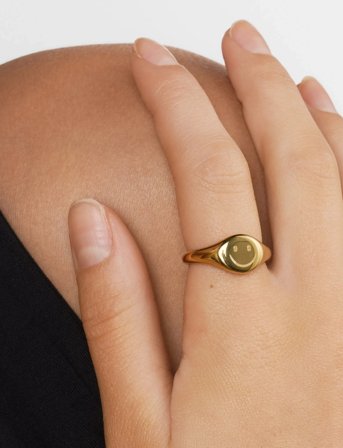 Timi of Sweden Dixie - Smiley Face Signet Ring Stainless Ste - Gold - 55