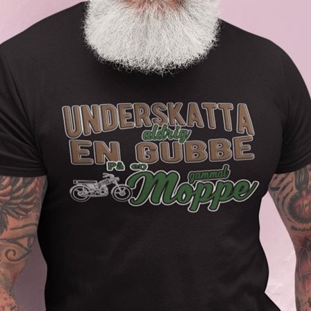 Underskatta aldrig en gubbe på en gammal moppe - svart t-shirt