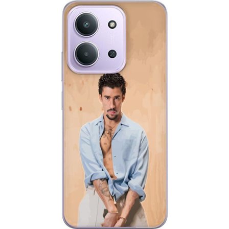 Yhteensopiva Puhelinkuori Xiaomi Redmi 15C Bad Bunny Super Bowl-inspiroima grafiikka, jossa NFL-trofe ja San Franciscon silta urheilusuunnittelussa