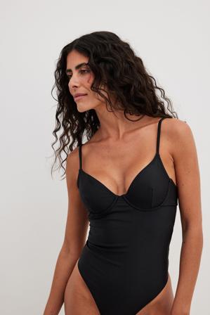 NA-KD Swimwear Maillot 1 pièce brillant à bonnets préformés - Maillots de bain 1 pièce - Noir - EU 70A