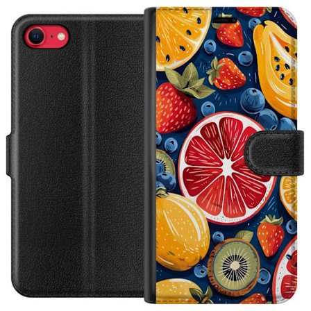 Kompatibelt Lommeboketui til Apple iPhone SE (2020) Detaljert fruktmønster med sitrus, kiwi, jordbær og blåbær på en mørk bakgrunn