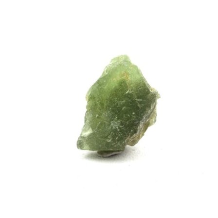 Stenar och mineraler. Peridot. 7,73 cent. Almklovdalen, Vanylven, Norge.