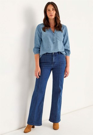 Cellbes of Sweden - Denimbluse med brystlomme i lys blå / denim for damer i størrelse 54/56