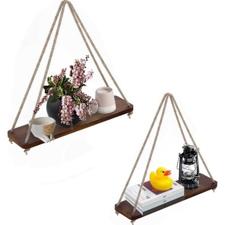 Rustikk hylle i tre med tau og kroker