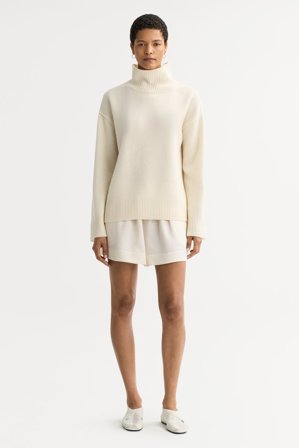 Soft Goat - Boyfriend Turtleneck - M - Feather White