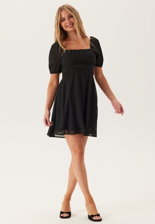 Bubbleroom - Square Neck S/S Georgette Dress - Black - Kläder