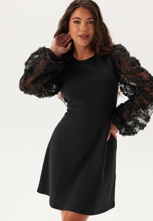 Happy Holly 3D Floral Sleeve Short Dress Klær