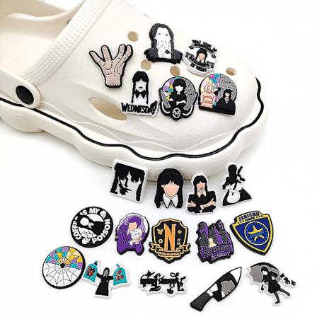 20 stk. Wednesday Addams sko charms, Croc træsko dekoration til børn og voksne