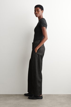 COS Spodnie Jeansowe Z Szerokimi Nogawkami in Czarny