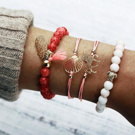 Boheme armbånd i et sæt med 4 lyserøde enhjørninger Pink one size