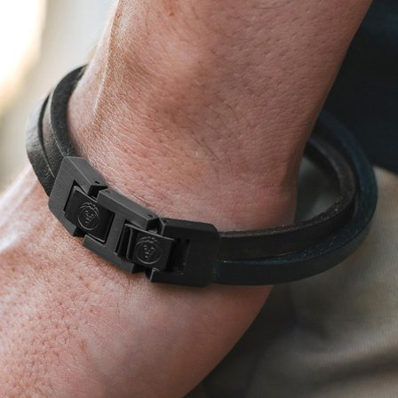 Bracelet Roy à simple tour en cuir foncé et fermoir noir pour hommes - Bracelets en cuir