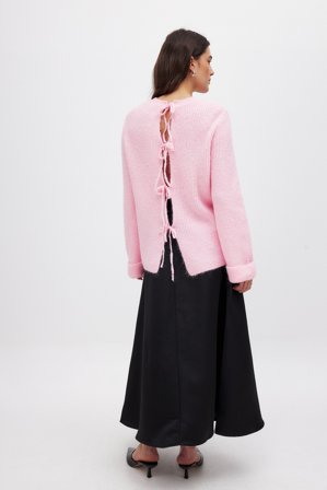 NA-KD Stickad tröja med knytdetalj i ryggen - Tröjor med öppen rygg - Rosa - XL