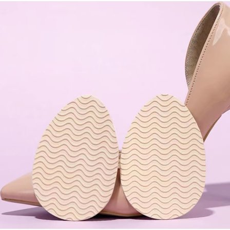 12 kappaletta itseliimautuvia liukuestetyynyjä korkeakorkoisiin kenkiin, Se