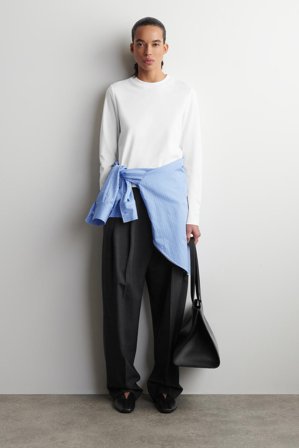 COS Women's T-Shirt A Maniche Lunghe Dalle Linee Pulite in Bianco