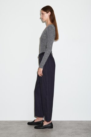 COS Femme Pantalon Chino Barrel En Coton in Bleu