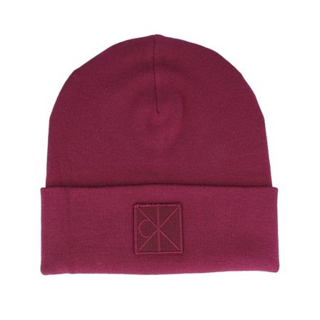 Calvin Klein - Röd cuff Beanie - Emblem Patch Fine Rib Beanie Alluring Pink Cuff @ Hatstore