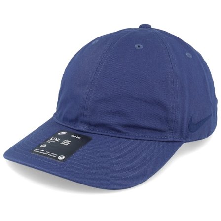 Nike - Blå unconstructed Caps - Club Flatbill Swoosh Unstructured Midnight Navy Dad Cap @ Hatstore