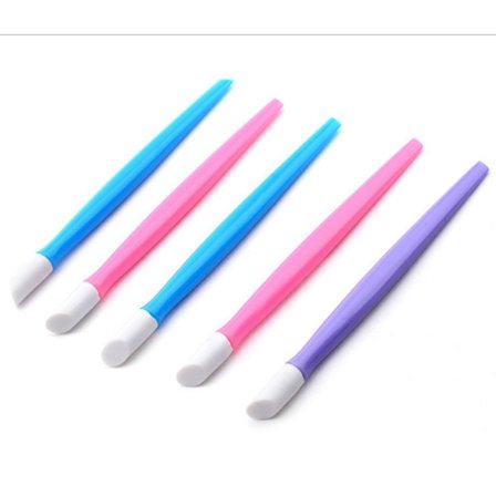5 stk Professionelle Plastikhåndtag Hård Gummi Spidset Neglekunst Værktøj Neglebåndspusher Rengøringsmiddel (Tilfældig Farve)