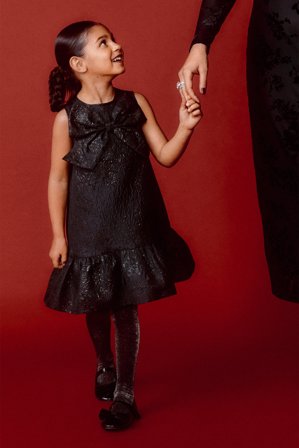 Kappahl | Brokatowa sukienka z kokardą | Czarne