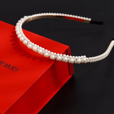 Håndlaget luksusdiadem i metall med perlebånd