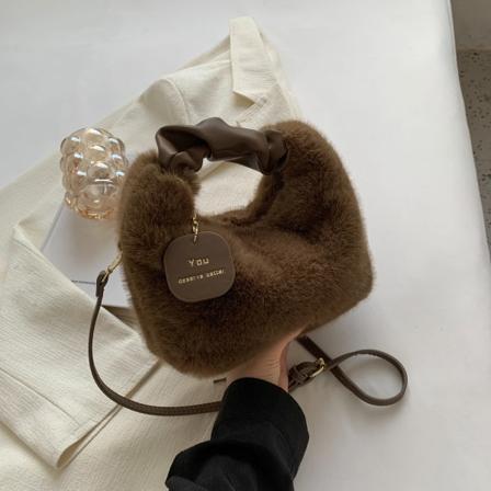lyxig design handväskor för kvinnor vinter ny varm mjuk plysch tygväska shoppingväskor Messenger Axelväska dam plånböcker Coffee