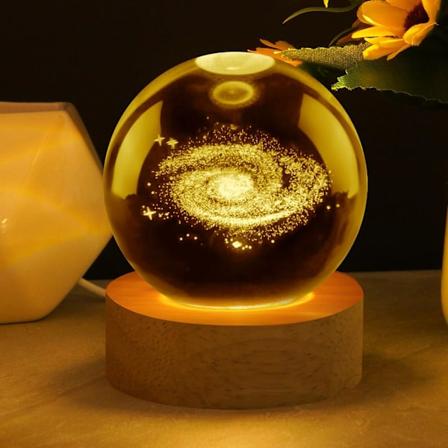 3D Galaxy Krystallkule Nattelys, LED Planeter Nattelampe med Trebase, Hjemmedekor Warm light Galaxy