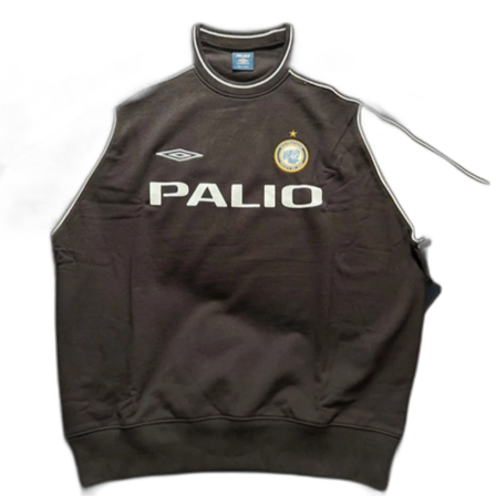 Svart tröja från Umbro x Palace