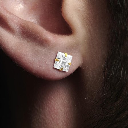 6 mm-es aranyszínű fülbevaló cirkóniakővel férfiaknak - Bedugós fülbevalók