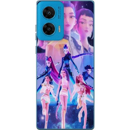 Yhteensopiva Puhelinkuori Motorola G96 K-pop-inspiroinut tulevaisuutta ennakoiva tyttöryhmä neonvaloissa ja kosmisessa sci-fi-esiintymislavalla