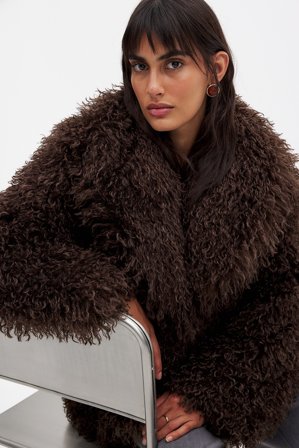 NA-KD Curly Faux Fur Coat - Jakker & frakker i imiteret pels - Brun - EU 34