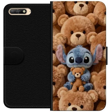 Kompatibel Tegnebogsetui til Huawei Y6 (2018) Stitch omgivet af brune teddybjørne med en lille teddybjørn i armene i en sød og hyggelig kawaii-design