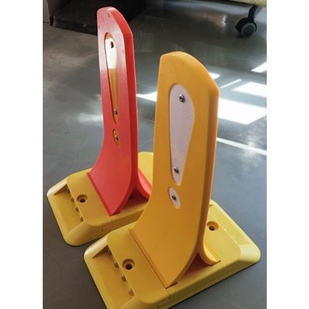 Vägmarkeringar, även kända som reflekterande vägmarkeringar