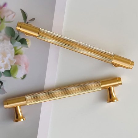 Set med 2 gull moderne skaptrekk 128mm hull mellomrom kjøkken D