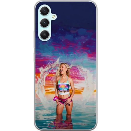 Kompatibelt Mobildeksel til Samsung Galaxy A34 Blond kvinne i fargerik strandantrekk som leker i havet ved solnedgang