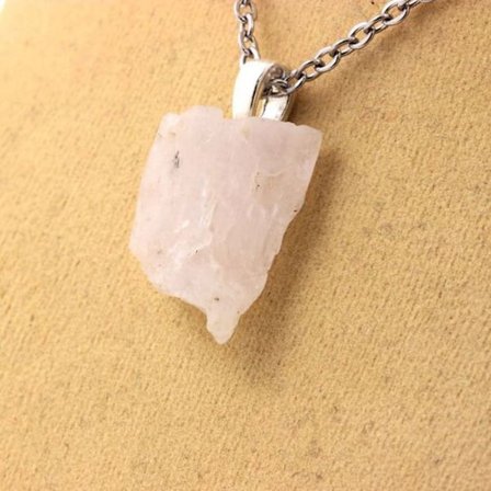Stenar och mineraler. Rå Kunzite halsband. 20,43 cent. Konarprovinsen, Afghanistan.