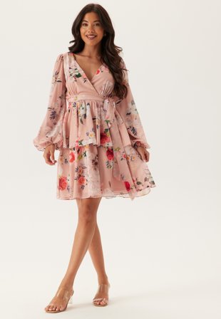 Goddiva - Floral Long Sleeve Tiered Skater Dress - Peach Floral - Kläder - - Bubbleroom