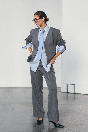 Laura Wittek x NA-KD Kostymbyxor med raka ben och mellanhög midja - Kontorsbyxor - Grå - EU 32