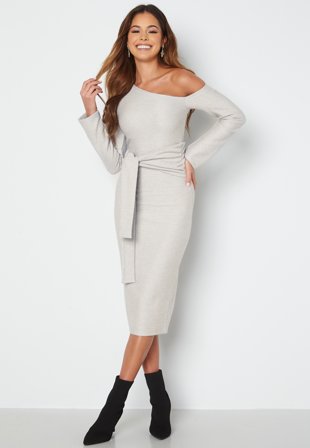 BUBBLEROOM Odette knitted peaky shoulder dress Light grey Klær