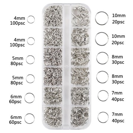 Smyckestillbehör i järn med hummerlås, låda med 17