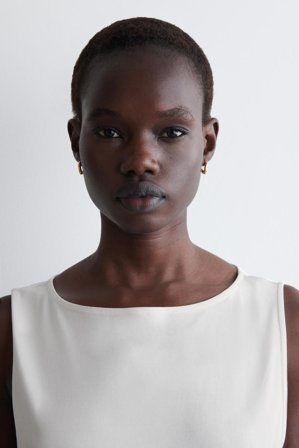 COS Frauen Gedrehte Creolen in Goldfarben