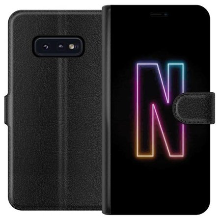 Kompatibelt Lommeboketui til Samsung Samsung Galaxy S10e Minimalistisk neonbokstav N i fargeskiftende lys mot svart bakgrunn
