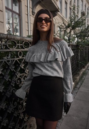 Happy Holly Flounce Sweater Klær