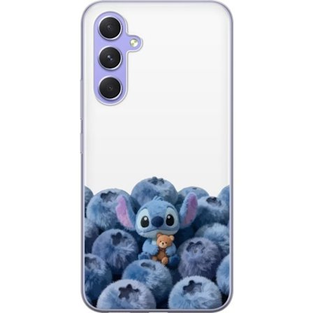 Kompatibelt Mobilskal till Samsung Samsung Galaxy A54 Söt blå karaktär bland blåbär med nalle i mjuk och lekfull illustration