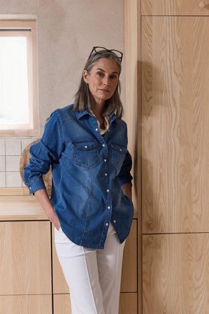 Cellbes of Sweden - Jeansskjorta i lite lättare denim - mellanblå denim - för damer - 54/56