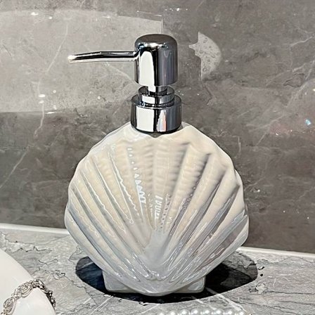 Denne perlemors keramiske lotionflasken er både praktisk