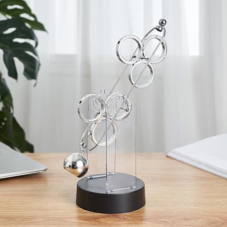 Newtons pendel, skrivebordsdekorasjon, moderne evighetsmaskin Newtons pendel fysikkundervisningsmateriell vitenskapelig hjemmeinnredning kreativt 