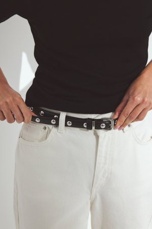 NA-KD schmaler Nietengürtel - Gürtel - Schwarz - Small/Medium