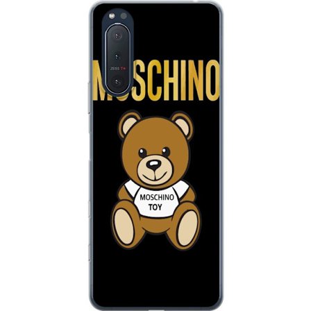Kompatibelt Mobilskal till Sony Sony Xperia 5 II Moschino-inspirerad nallebjörn med text på tröjan, centrerad mot svart bakgrund med tydlig mode- o