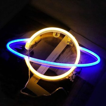 LED Neon Skilt Lys Dekoration Neon Natlys til Hjemmeindretning Vægdekoration Lys Drevet af Batteri og USB Planet Gul Blå