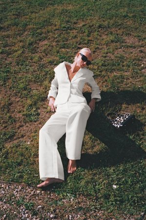 Lovisa Worge x NA-KD Byxor i satin med mellanhög midja - Raka byxor - Vit - EU 44